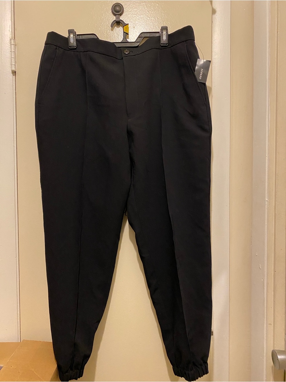 Alfani Women’s Black Jogger Dress Pants Size XL NWT. Inseam 27